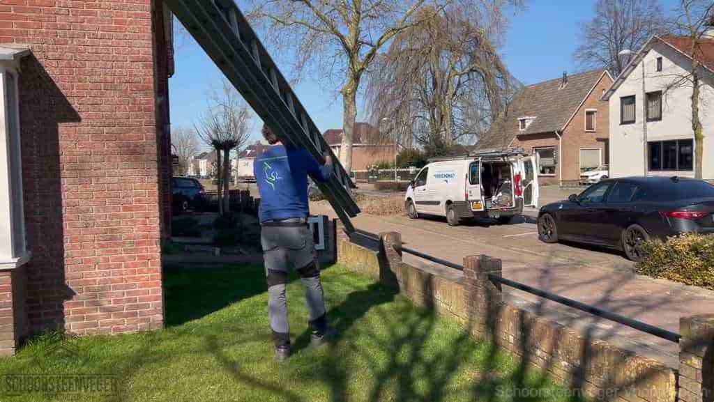 Schoorsteen onderhoud Voorschoten ladder bus